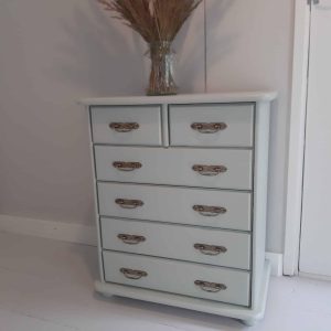 Painting a dresser with Uula Puuulatia painting