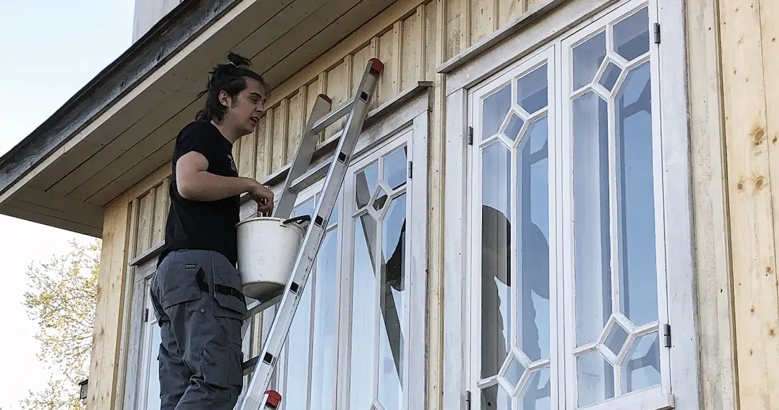 vanhan ulkoseinän maalaus