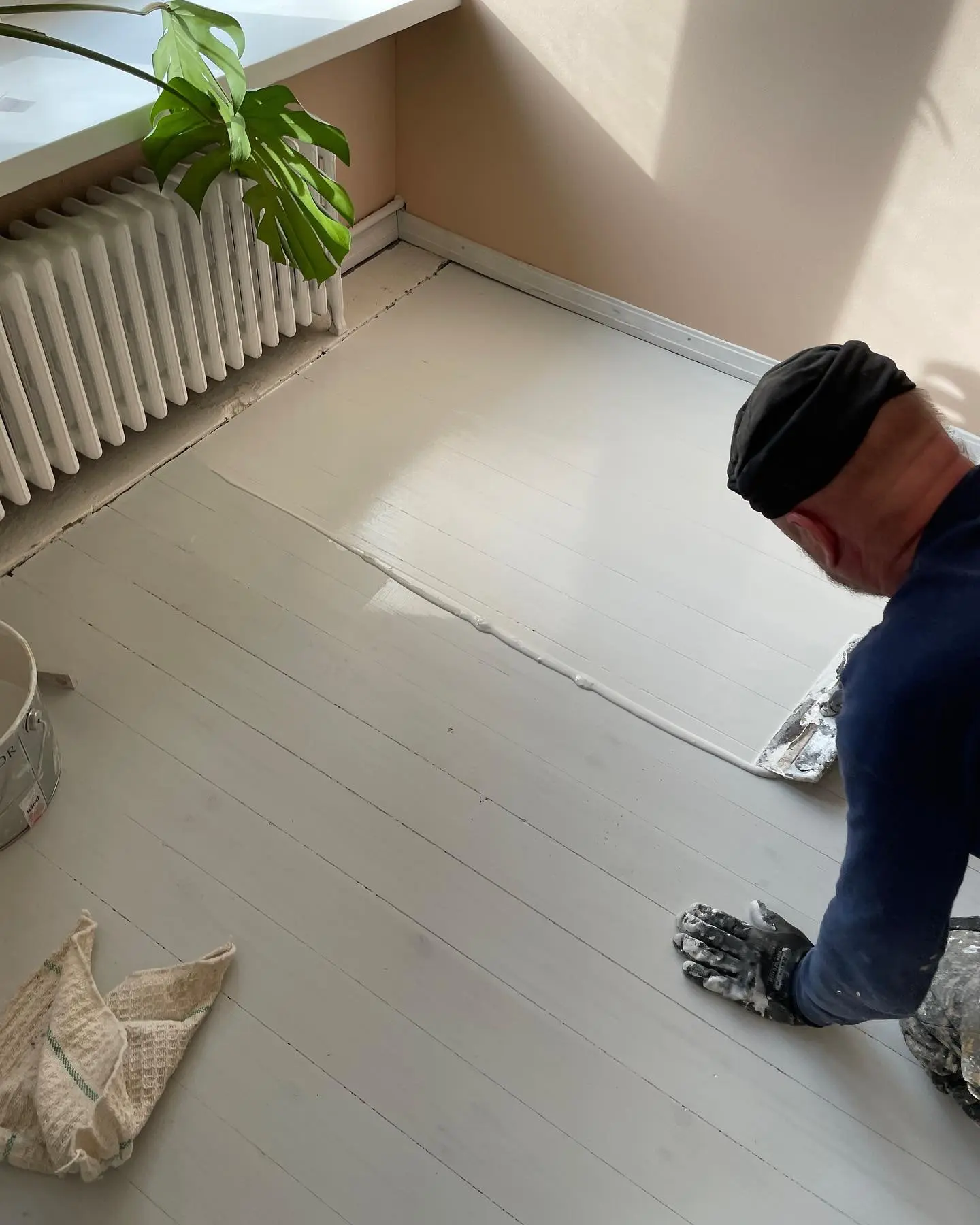 Maalauslasta on kätevä kokeneen maalarin työväline. Kuva- Tommi Koivisto