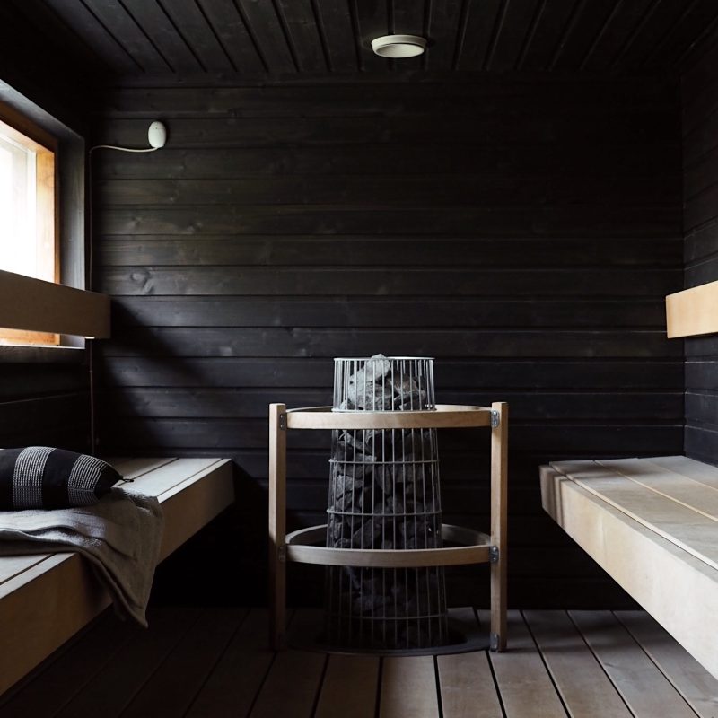 Uula Saunakuulto suojaa saunan lauteita ja seiniä lialta ja kosteudelta.