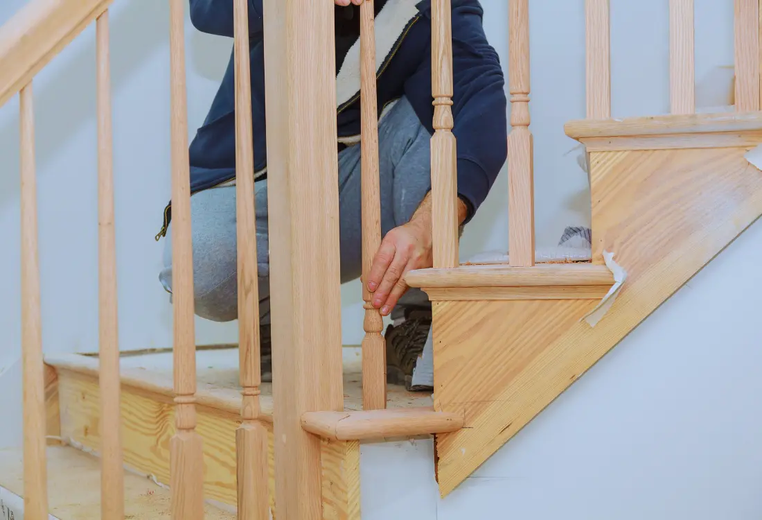 Portaiden maalaus, Jotta maali tarttuu kunnolla portaisiin, pitää pohjatyöt tehdä huolellisesti, voit tarvittaessa varmistaa parhaan lopputuloksen oikeilla työvaiheilla.